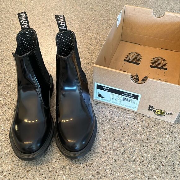 DR. MARTENS Flora Polished Smooth Chelsea Boot *NEW* - Picture 2 of 13